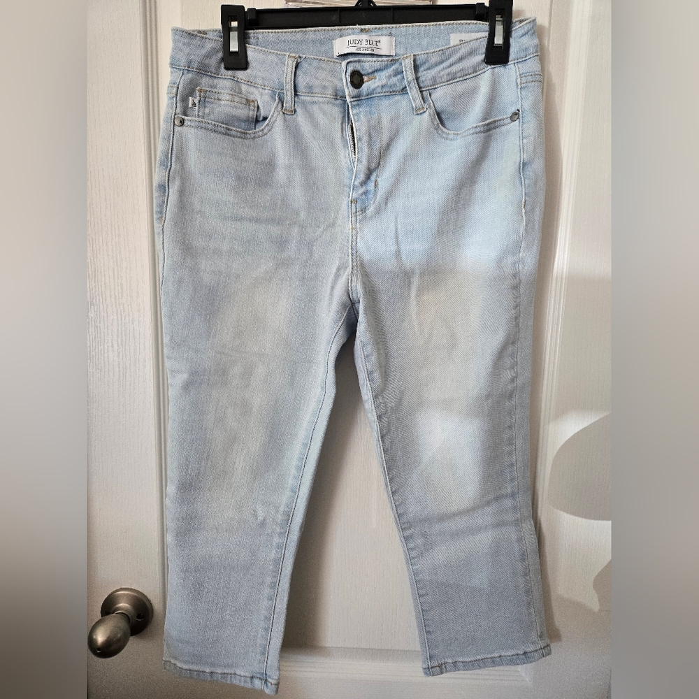 Judy Blue Size 9/29 Skinny Fit Capri Jeans - Light Wash & Very Lightly Worn
